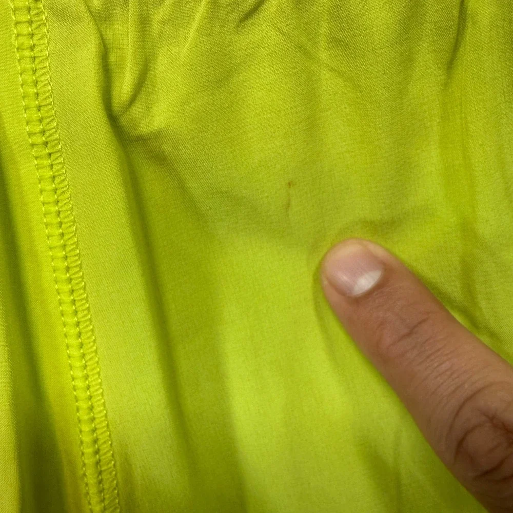 Nike Running Shorts Women Medium Yellow Dri-FIT‎ Training Athletic Gym NEW